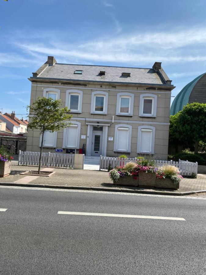 Le Presbytere Des Baraques A Bleriot-Plage - Apt 3 Sangatte Exterior photo